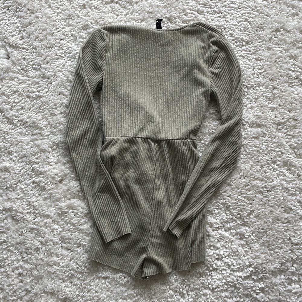 Urban Outfitters Ribbed Long Sleeve Jumpsuit in Olive - Picture 4 of 5